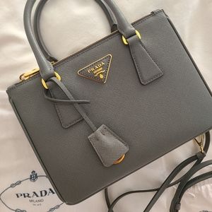 NWT Prada Galleria Saffiano leather medium bag